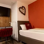 Chaplin Inn *